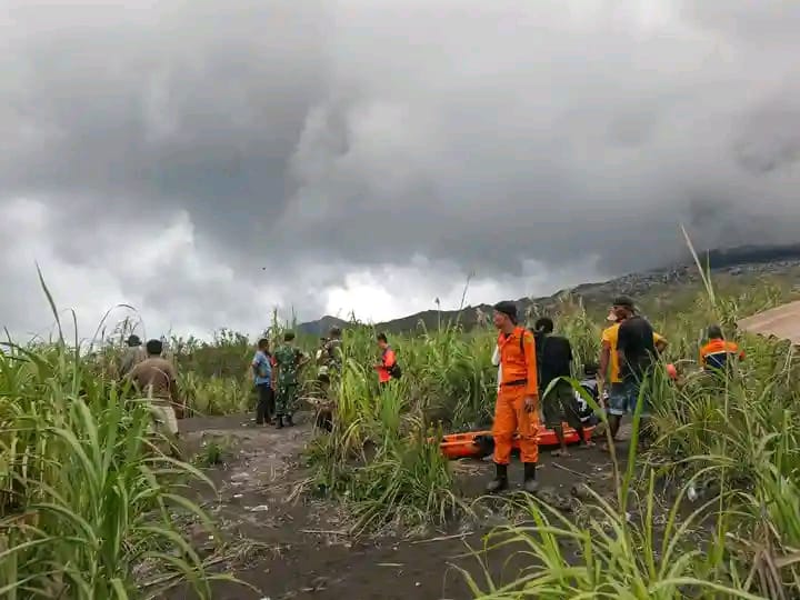 Tragedi di Puncak Dukono: Erupsi Dadakan Tewaskan 2 WNA Singapura, 3 Pendaki Masih Hilang